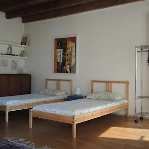 https://la-corte-del-noce.it-lombardy.com